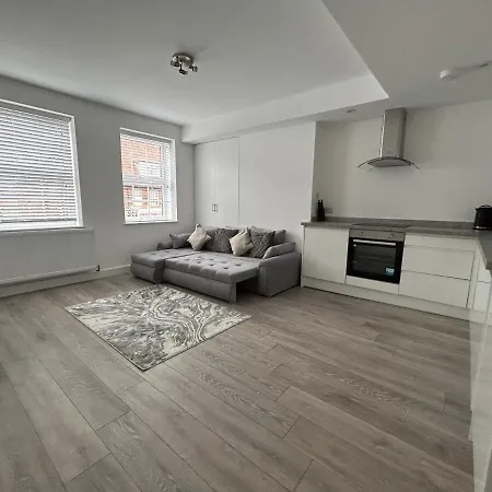 Cutting Edge Spacious Light Flat Edgware Exterior photo