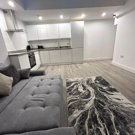 Cutting Edge Spacious Light Flat Edgware Exterior photo