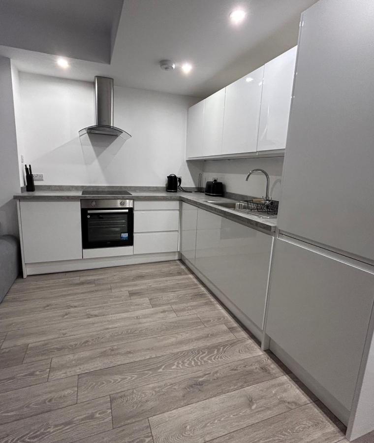 Cutting Edge Spacious Light Flat *